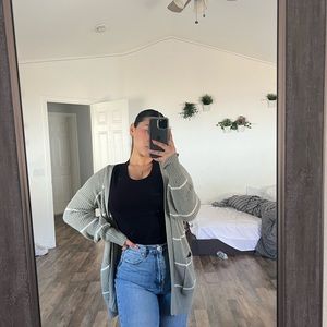 Grey cardigan with white stripes